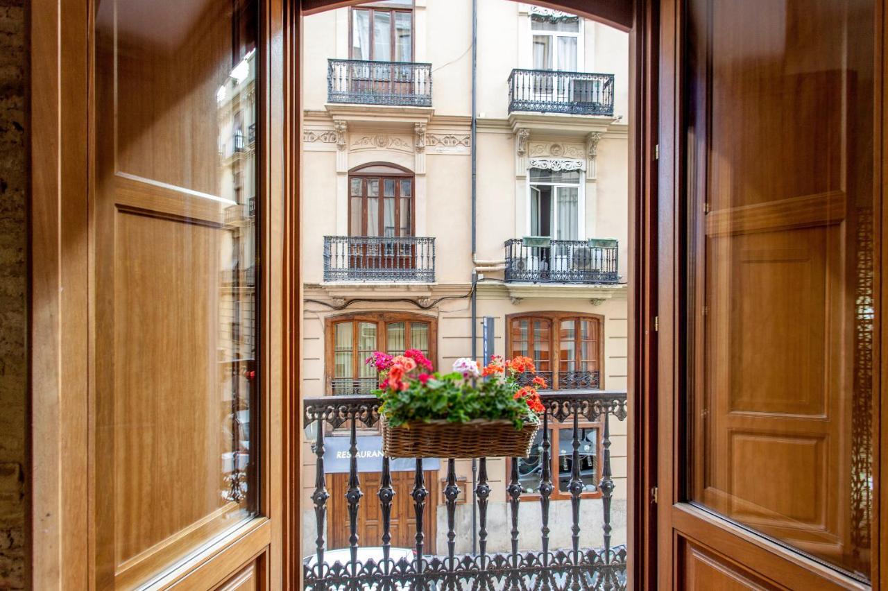 Luxurious & Alluring Home In Historic Town Valencia Exterior photo