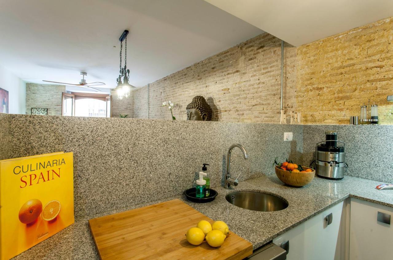 Luxurious & Alluring Home In Historic Town Valencia Exterior photo