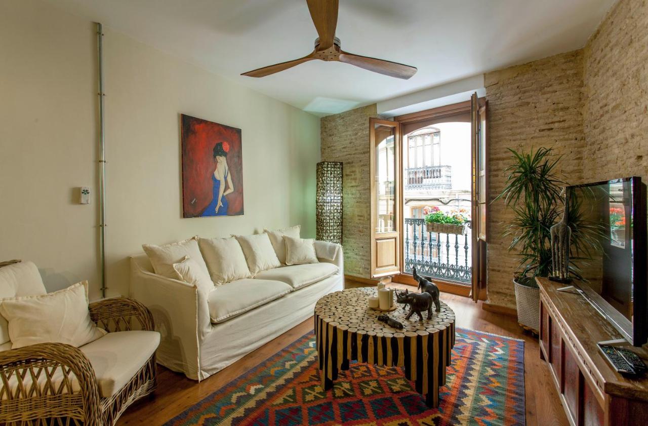 Luxurious & Alluring Home In Historic Town Valencia Exterior photo